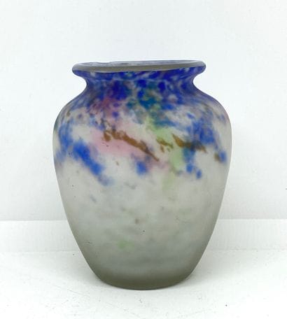 MULLER FRERES, à Lunéville

Petit vase balustre...