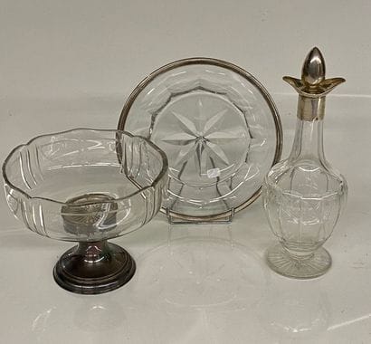 Ensemble composé d'une aiguière en cristal,...