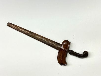 Kriss à poignée en bois sculpté et lame en...