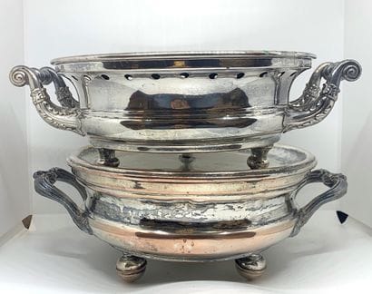 Ensemble de deux chauffe plats en métal.

Diam....