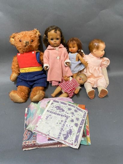 ENFANTINA

Lot de poupées et peluches an...