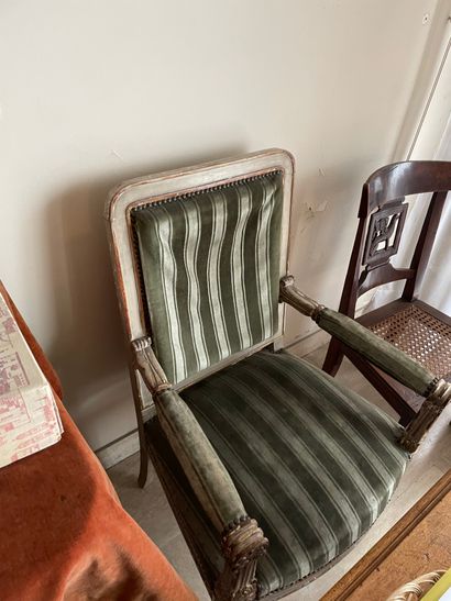 Salon composé de deux fauteuils, deux chaises...