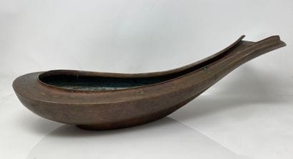 TRAVAIL MODERNE. Grand vide poche en bronze...
