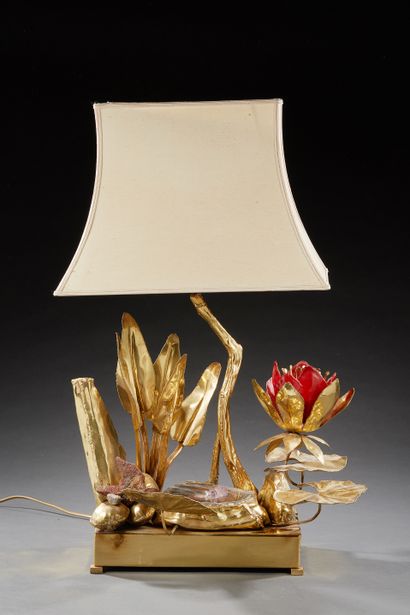 TRAVAIL DES ANNEES 1970

Lampe en métal doré,...