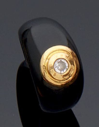 Souvenir de BAGUE en composition noire ornée...