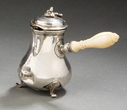 Verseuse miniature en argent.

Paris 1779.

Poids...