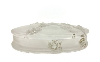 LALIQUE

Boite couverte de forme ovale en...