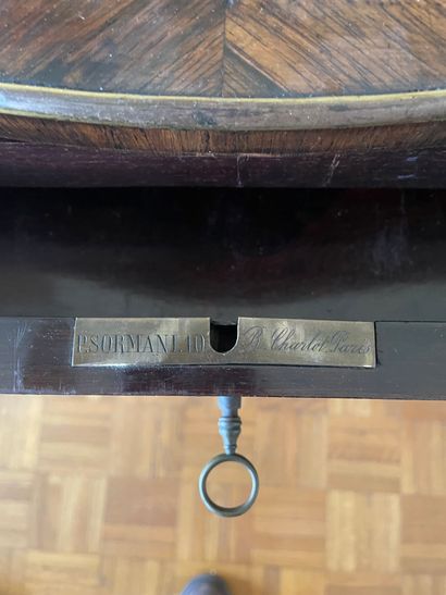 Petite table travailleuse en marquèterie...