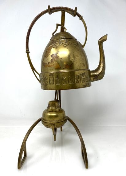 TRAVAIL ARTS CRAFTS

Samovar et son support...