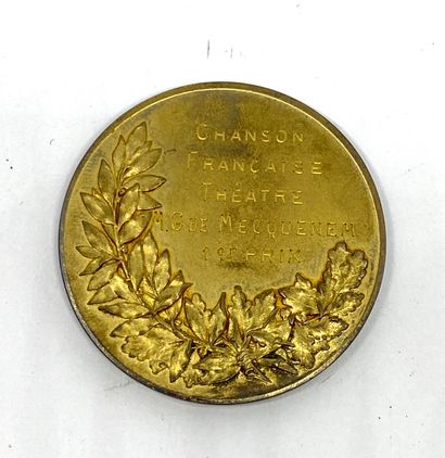 
Médaille en vermeil ornée d'une femme à...