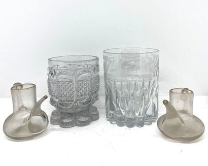 Deux verres anciens

H. : 10 et 11cm

On...