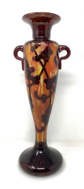 LE VERRE Français

Grand vase à anses en...