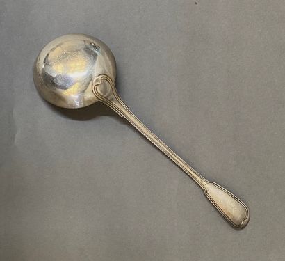 
Louche en argent, modèle uniplat.




Poids...
