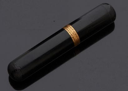 Etui à billet doux cylindrique en laque et...