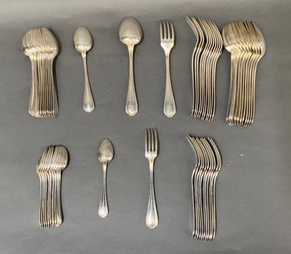 Partie de ménagère en métal argenté comprenant...