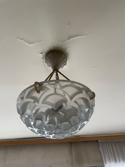 René LALIQUE 

Suspension en cristal moulé...