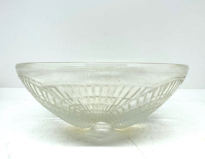 R. LALIQUE

Coupe vide poche en cristal à...