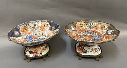 Deux centres de table en porcelaine à décor...