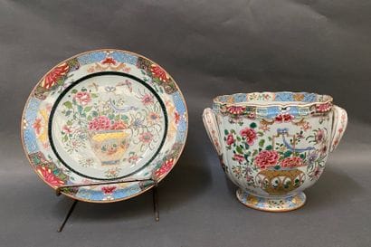 SANSON

Cache pot et son pat en porcelaine...