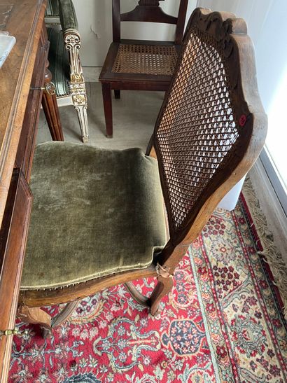 Trois chaises canés de style Régence