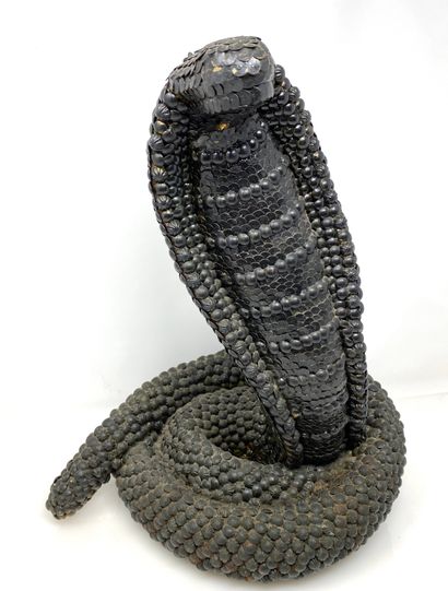TRAVAIL MODERNE

Sculpture faite de clous,...