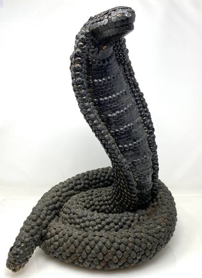 TRAVAIL MODERNE

Sculpture faite de clous,...