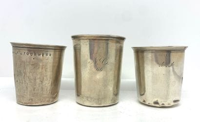 Ensemble de trois timbales en argent poinçon...