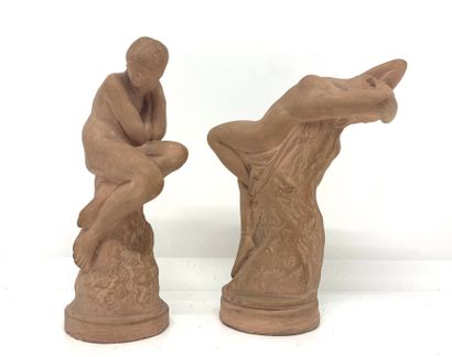 Deux sujets en terre cuite figurant des femmes.

H.:13...