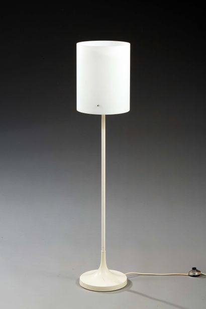 Travail 1970

Lampadaire à abat jour en verre...