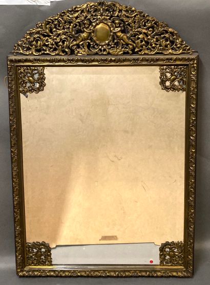 Miroir en bronze à fronton de style régence

Dim....