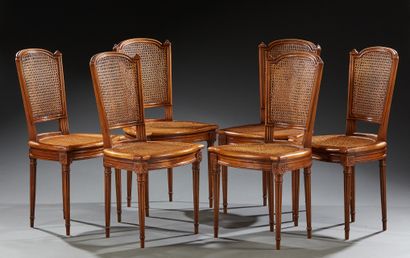 Suite de six chaises en bois naturel à dossiers...