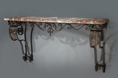 Importante console en fer forgé à décor de...