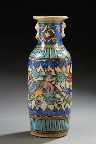 Vase à décor de végétaux et fleurs
Pâte siliceuse...