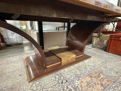 Grande table de salle à manger.
Vers 1930.
H....