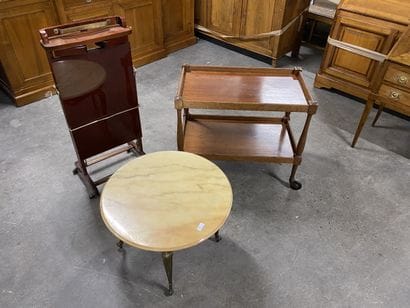 Ensemble composé d'un valet muet , une table...