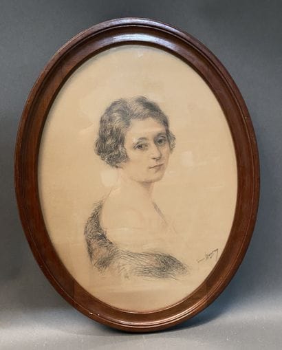 Ecole du XXème siècle
Portrait de femme
Dessin...