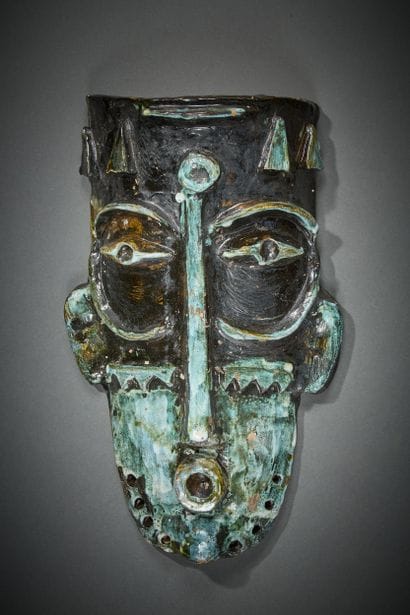 Masque d'applique africaniste en céramique...