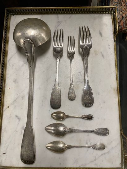 Ensemble en argent comprenant louche, fourchettes,...