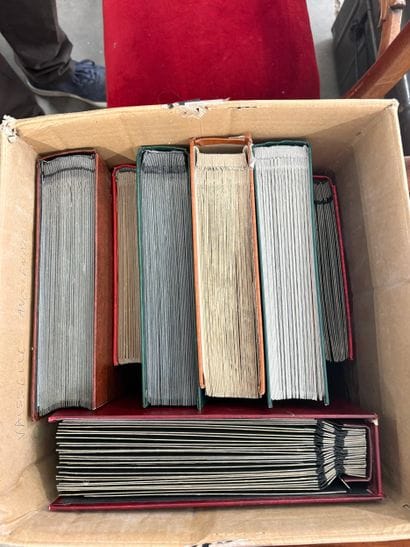 ROUMANIE.
Ensemble de 7 albums de timbres...