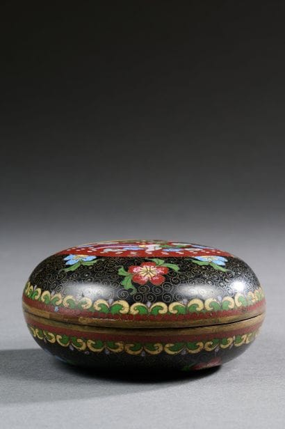Chine, vers 1920, 
Petite boîte circulaire...