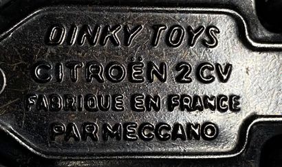 Ensemble de cinq voitures miniatures dont...