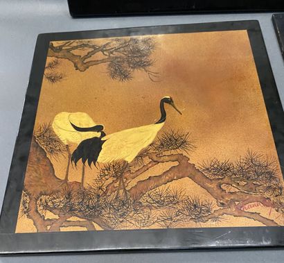 Ensemble de deux panneaux à décor laqué,...