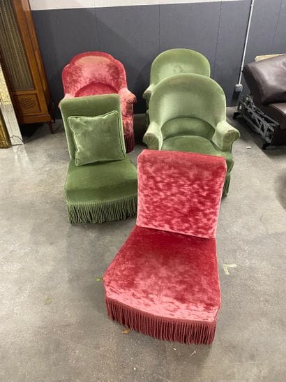 Paire de fauteuils crapauds, deux chauffeuses...