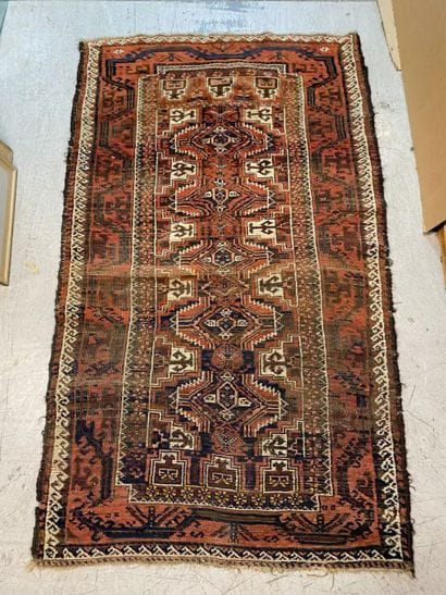 Ancien tapis d'orient à décor boukhara
Quelques...
