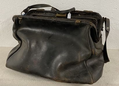 Sac de contrôleur de la SNCF.
Avec bandoulière...