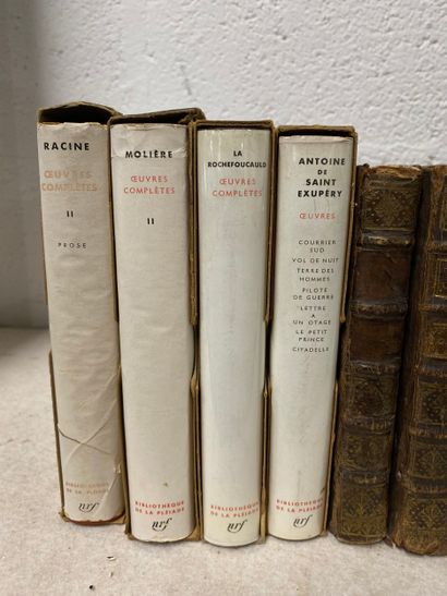 Ensemble d'environ dix-huit livres reliés...