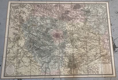 Environs de Paris 
Carte entoilée en 32 sections...