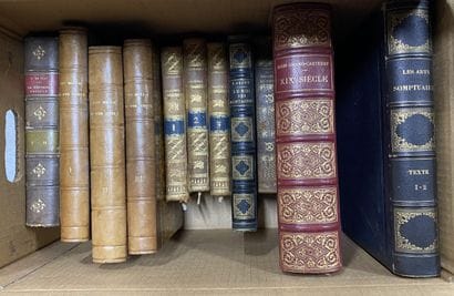 Caisse de volumes reliés