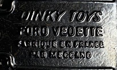 Ensemble de cinq voitures miniatures dont...