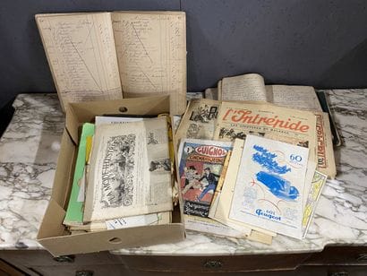 Ensemble de vieux papiers divers